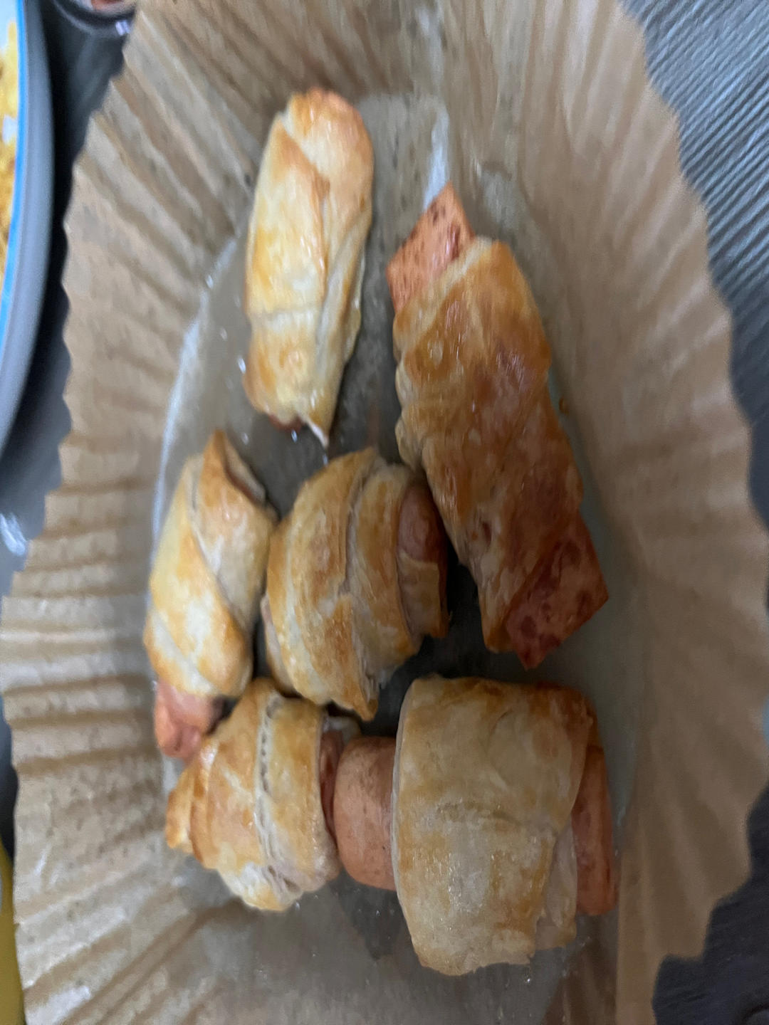 香肠酥皮卷：手抓饼皮还能这样吃，不用和面快速搞定早餐