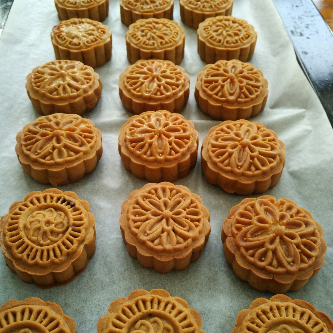 广式月饼—蛋黄莲蓉月饼