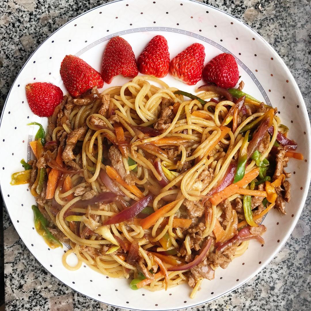 黑椒牛柳炒意面
