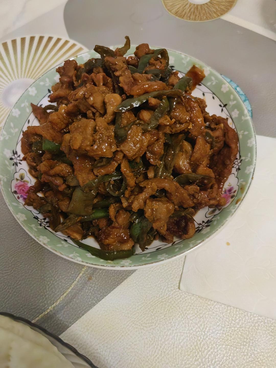 京酱肉丝附饺子皮卷饼