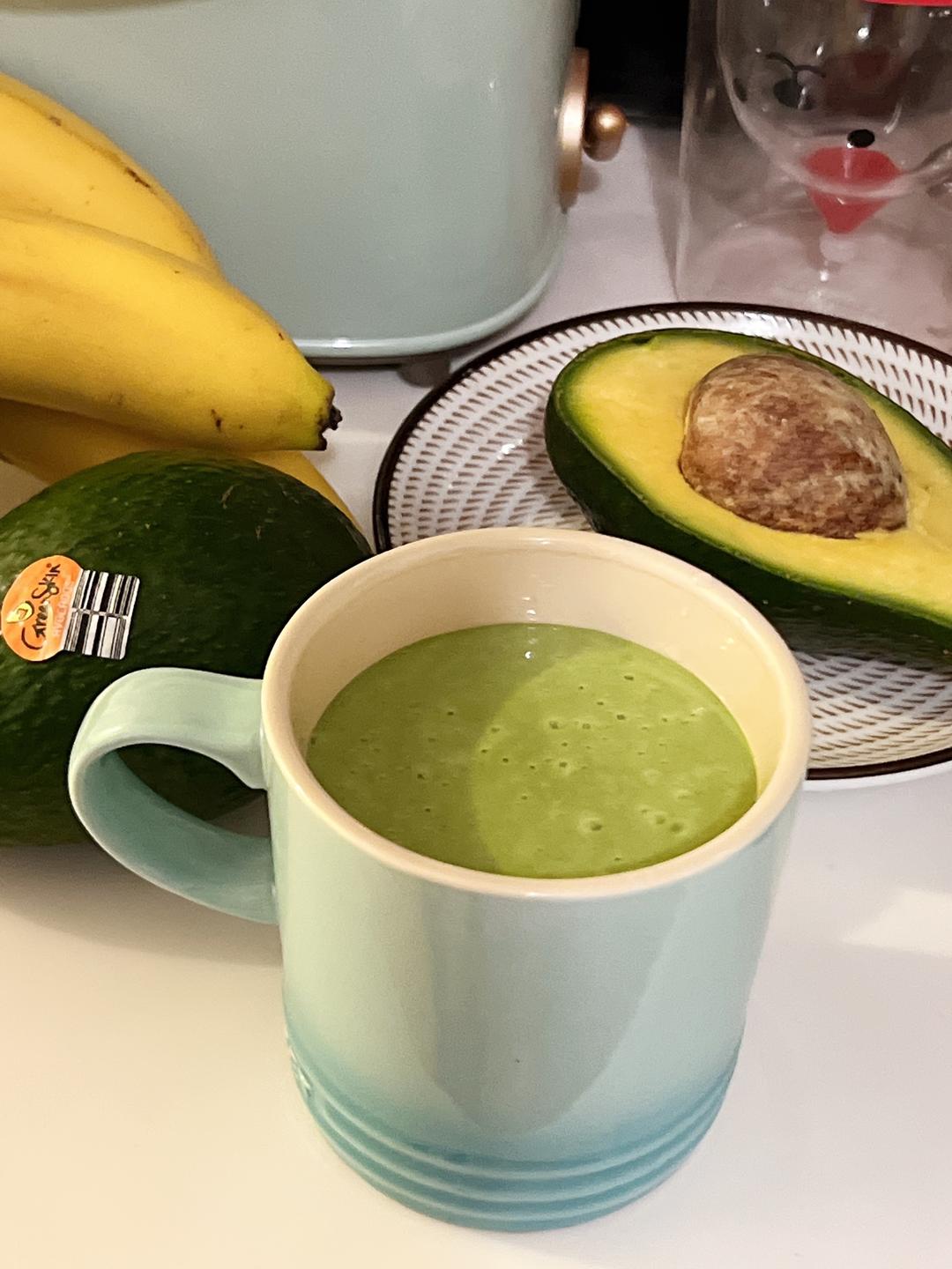羽衣甘蓝牛油果香蕉奶昔