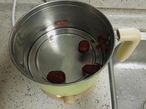 红枣枸杞酒酿蛋的做法 步骤1