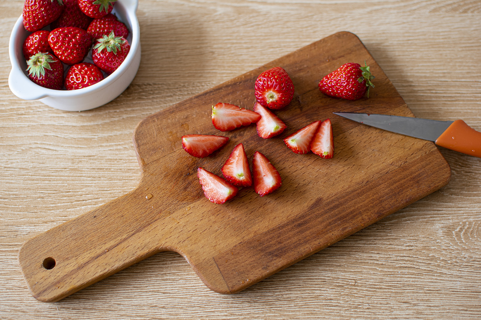 高颜值小甜点｜草莓拿破仑酥（蛋挞皮快手版）的做法 步骤7