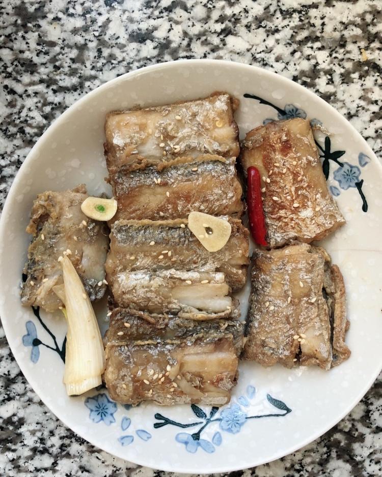 红烧带鱼最经典最家常的做法 可当热菜也可是冷盘 味道都一样好