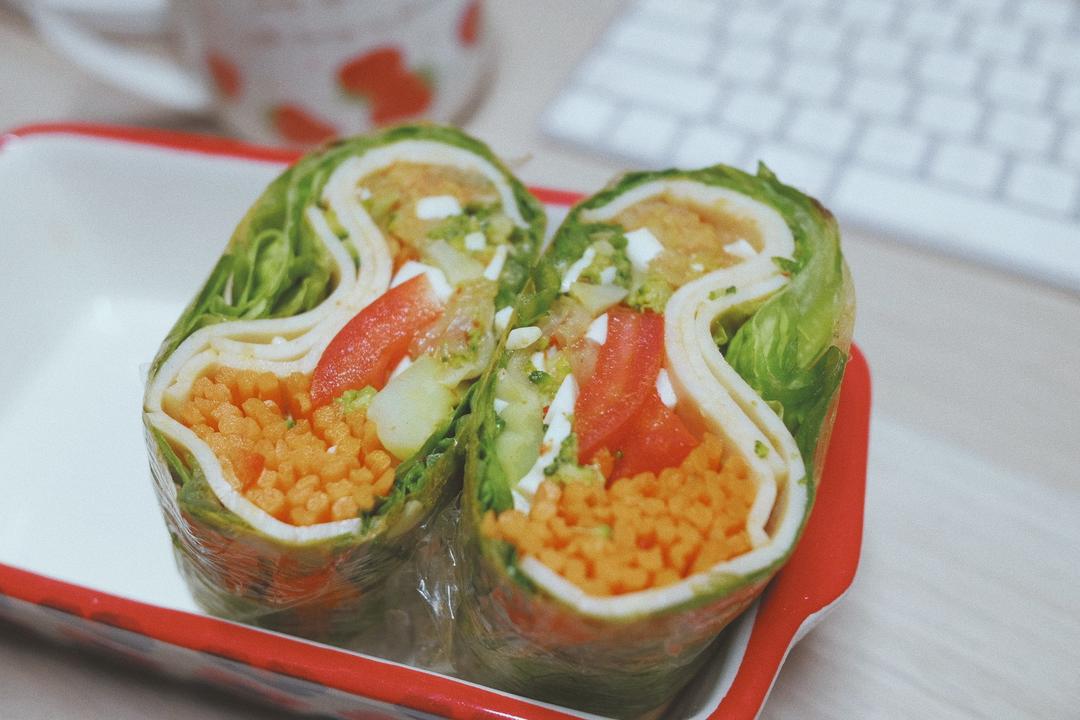 关晓彤同款减脂生菜三明治（鸡胸肉紫薯鸡蛋番茄版）