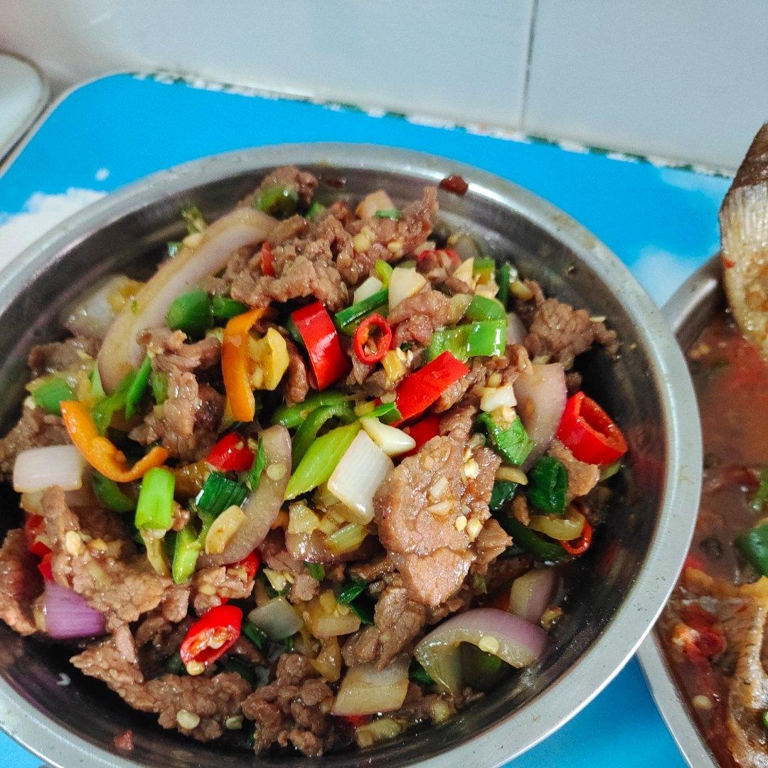 小炒牛肉（肉嫩味香）