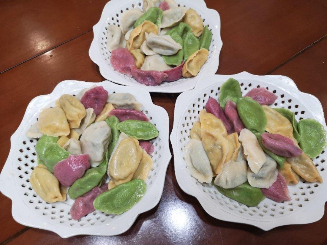 奶奶做的彩色饺子