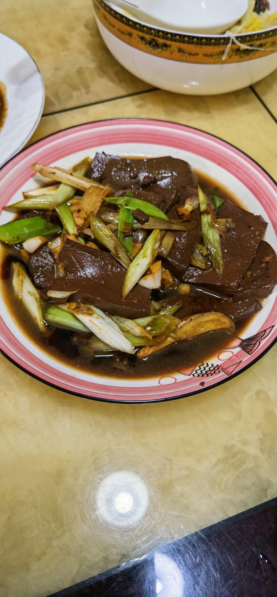 大葱冒鸭血（炒鸭血）