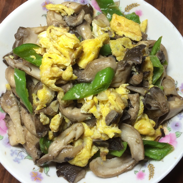 平菇青椒炒蛋