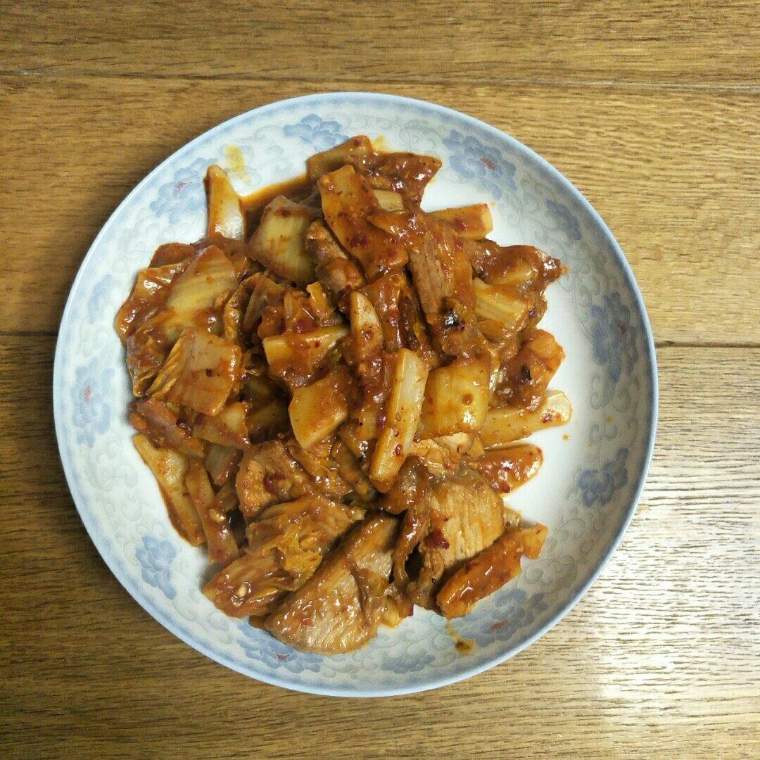 辣白菜炒五花肉