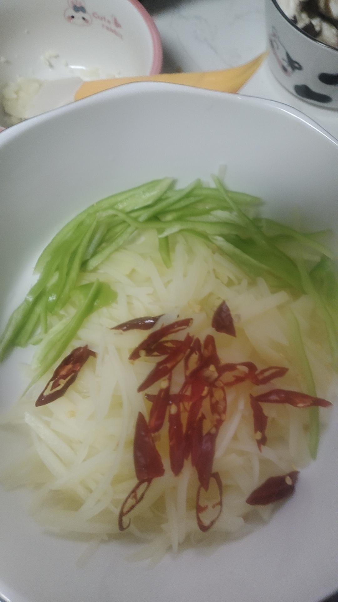 炝拌土豆丝｜减脂期也不能少的优质碳水