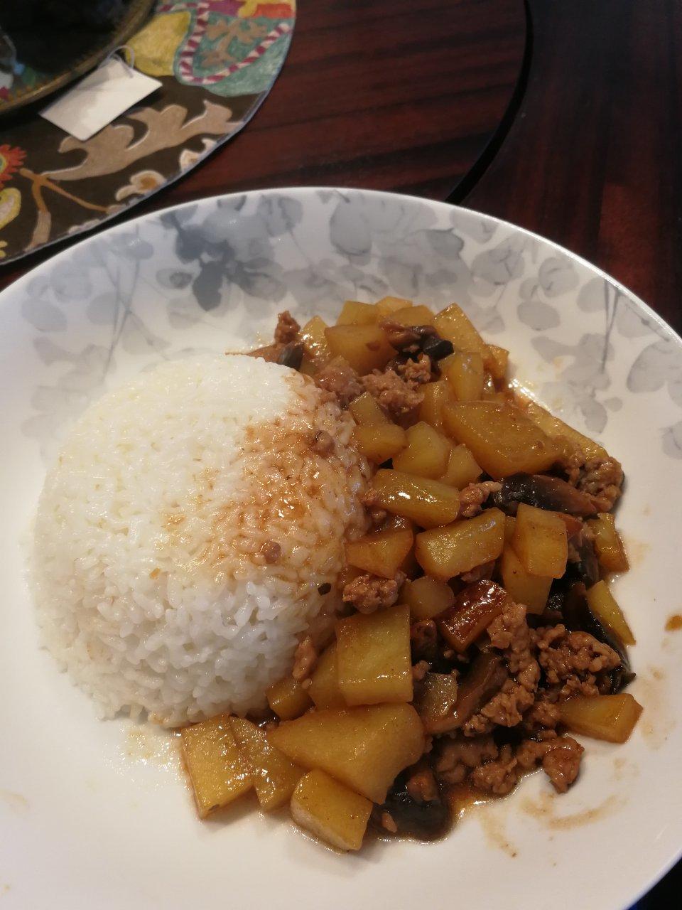 超级好吃的肉沫土豆丁盖饭