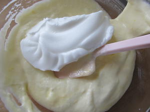 专治酸柠檬精的柠檬糖霜小蛋糕的做法 步骤4