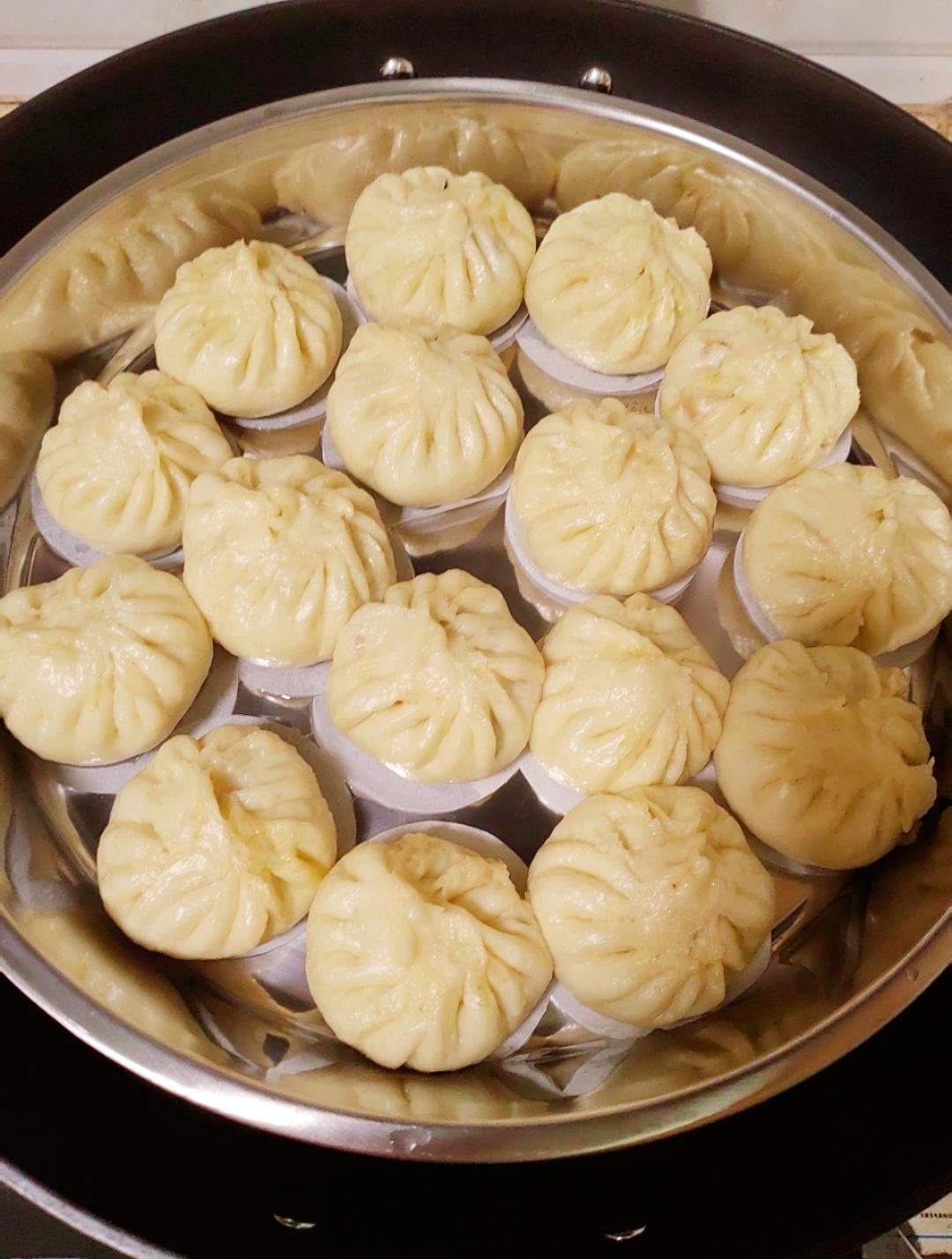 清香美味的香菇包菜包子