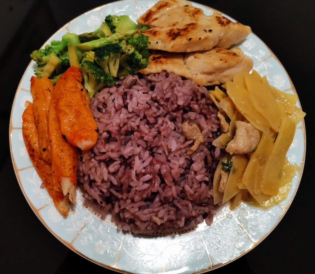 杂蔬鸡胸藜麦饭