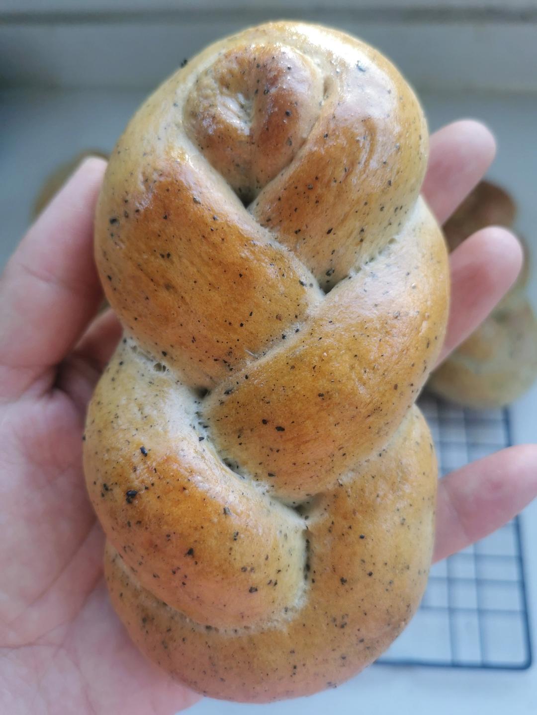 黑芝麻面包卷(中筋面粉)