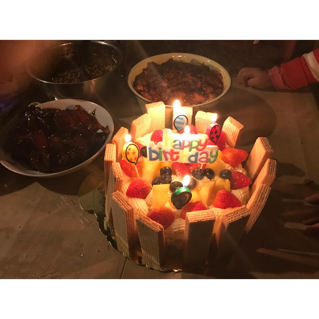 生日蛋糕教程【威化饼干围边】