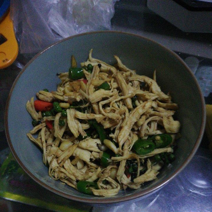减脂藤椒手撕鸡胸肉