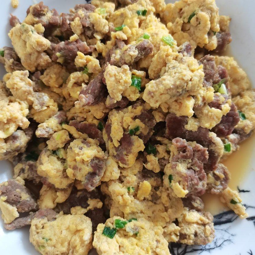 呲溜入口的鲜香 茶餐厅必点美食｜滑蛋牛肉