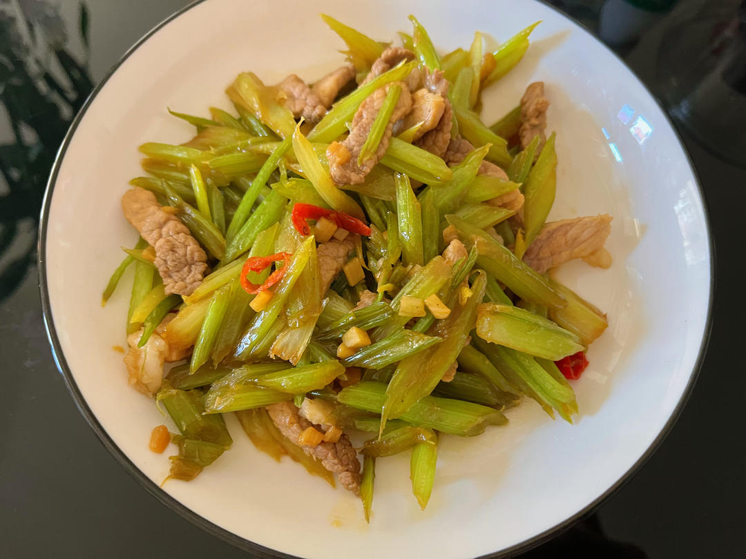 芹菜炒肉