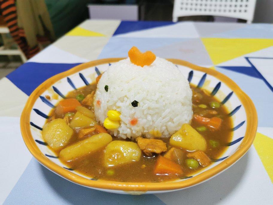 人见人爱花见花开🐤         三只小鸡日式咖喱饭