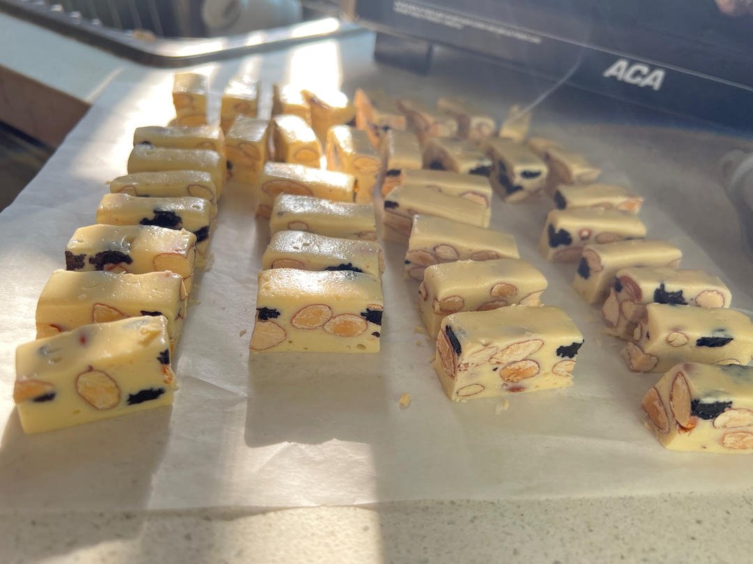 牛轧糖（杏仁 蔓越莓）