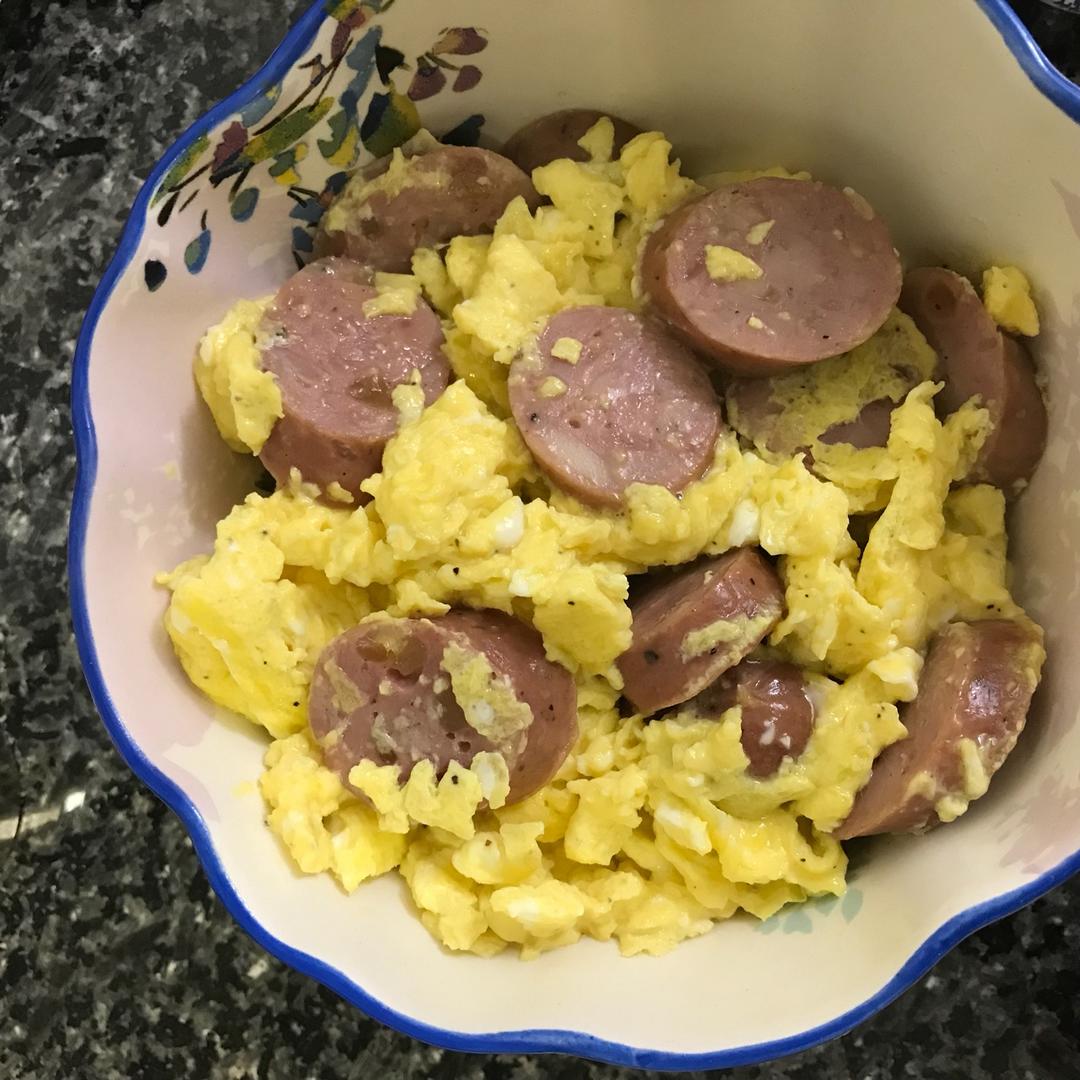 八口小锅做的香肠炒鸡蛋