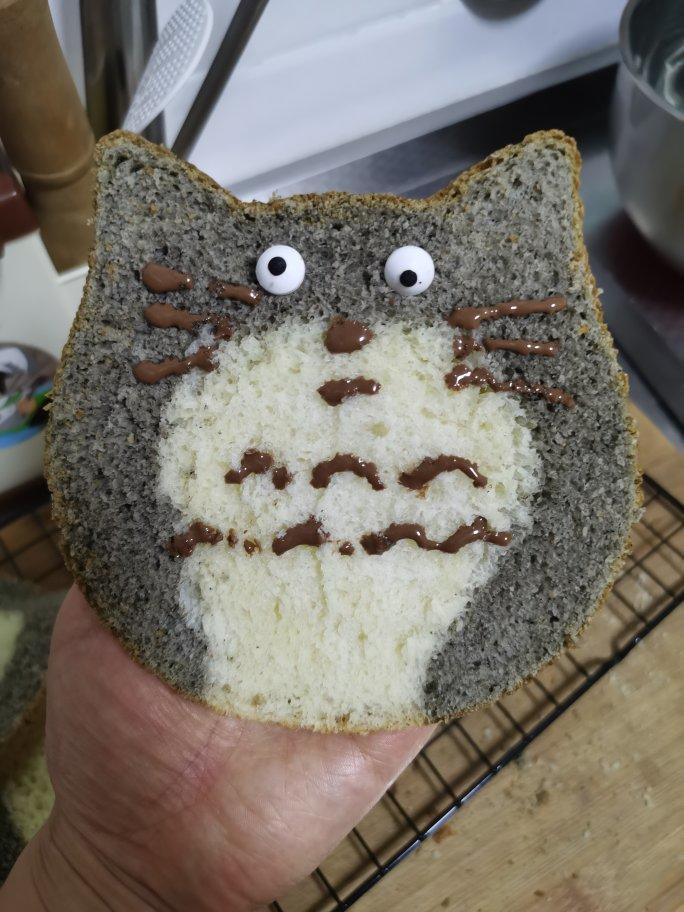 风靡日本的胖脸猫头吐司盒——龙猫双色吐司