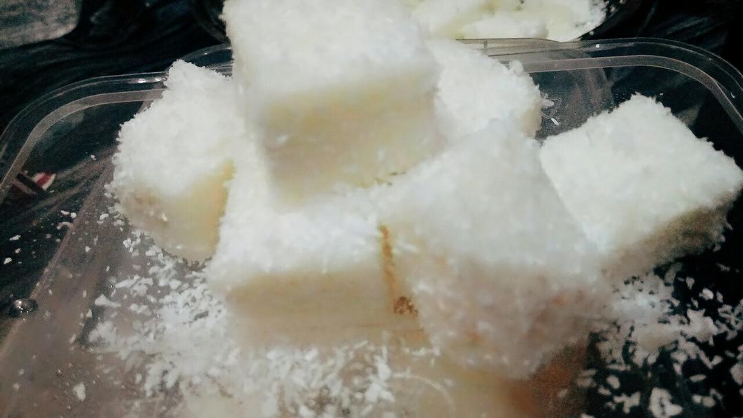 椰丝牛奶小方糕