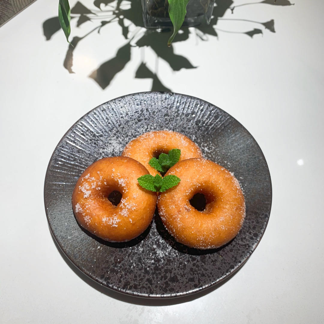 🍩超快手一小时低糖无需烤箱的甜甜圈（详细视频）