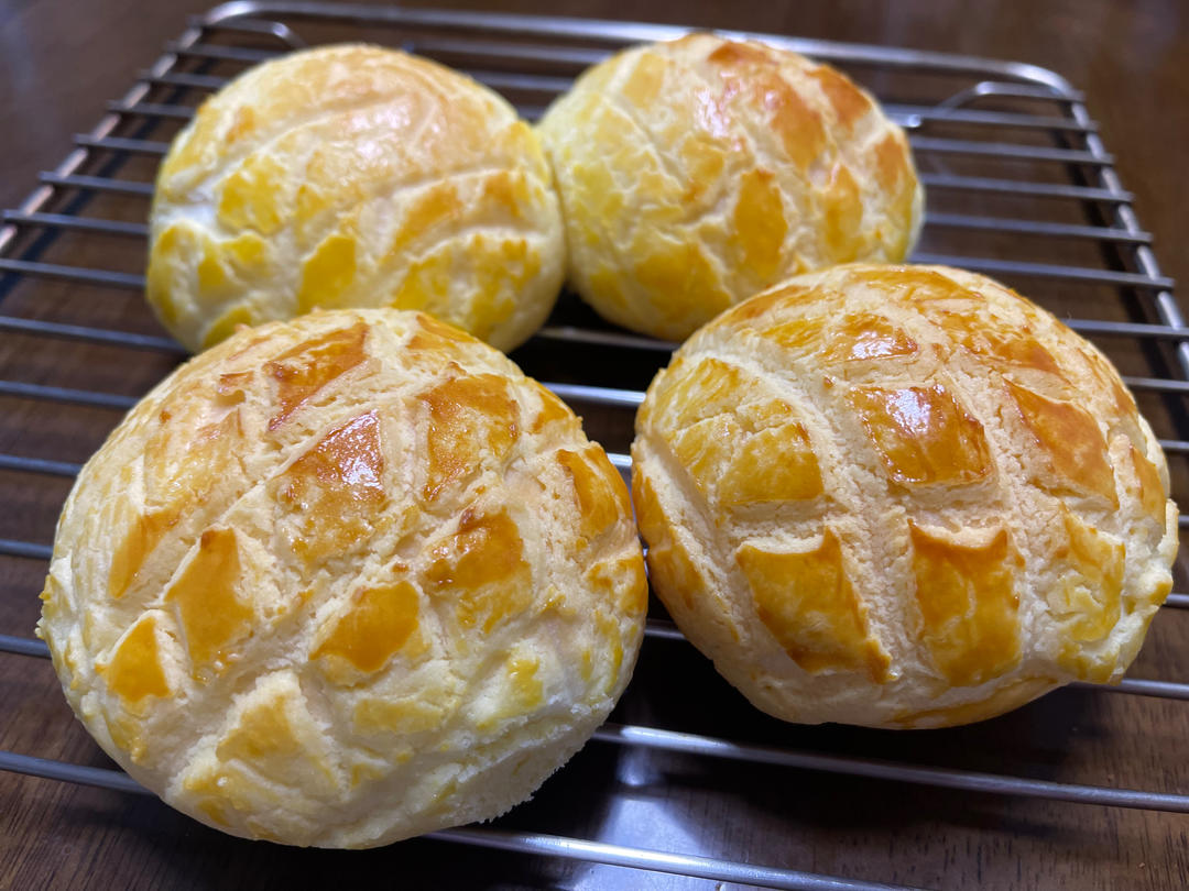 好吃到炸裂的港式菠萝包（附带制作酥皮的小视频）