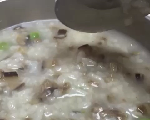 香菇豌豆牛肉粥的做法