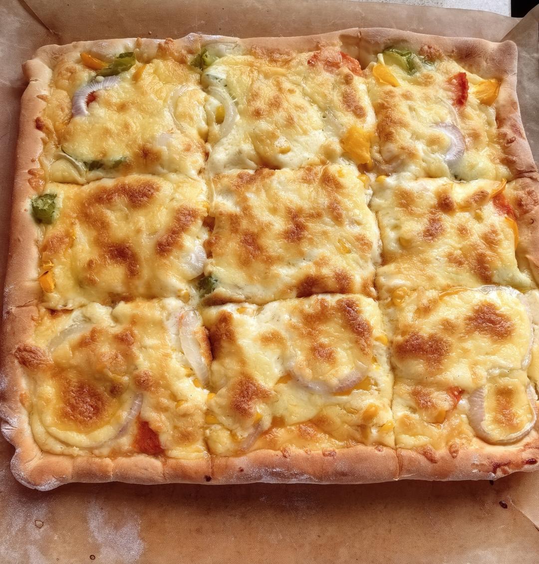 含宣软饼皮做法、自己在家也能做出馅料十足、超拉丝的美味诱人披萨