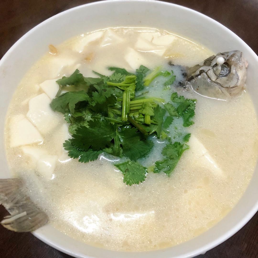 奶白鲫鱼豆腐汤|一条鱼最后的温柔