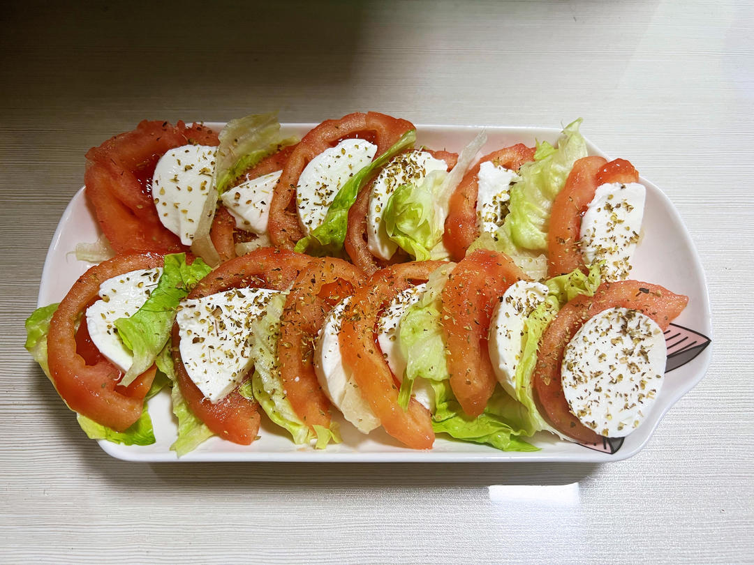 马苏里拉奶酪番茄沙拉