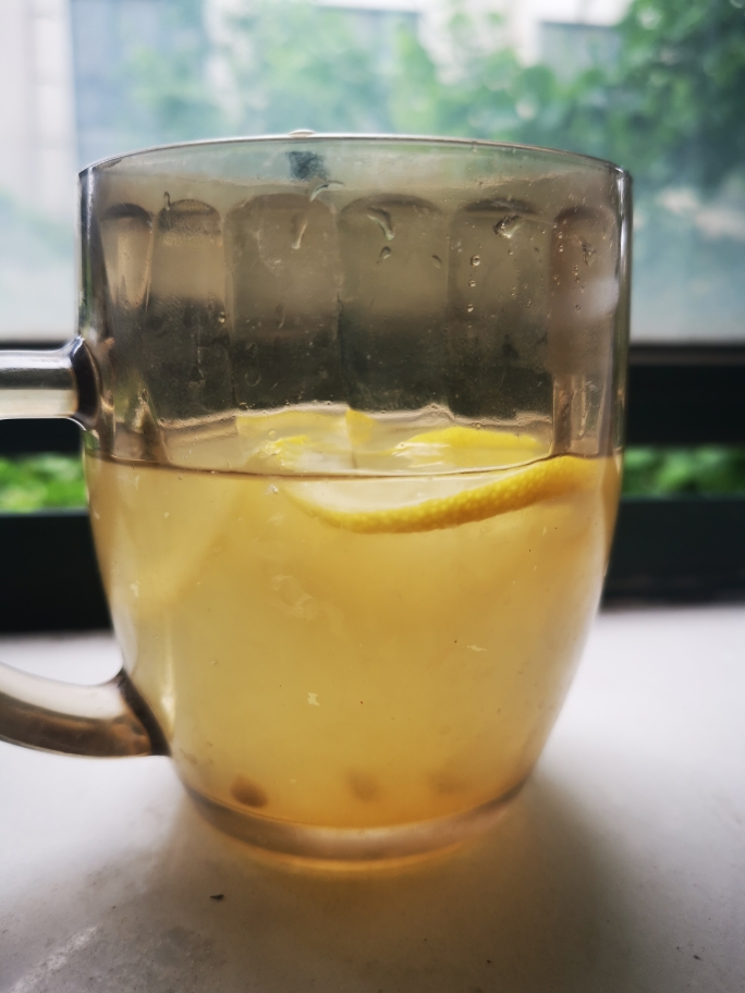 坚持喝了十年的★自制蜂蜜柠檬水 5mins的做法