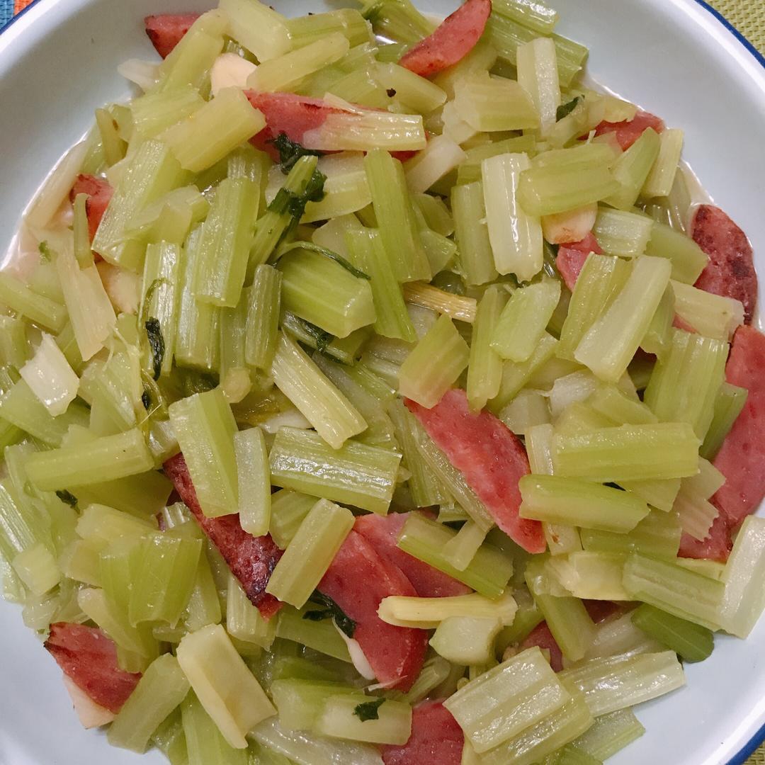 腊肠芹菜的做法