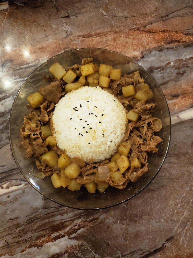 好吃到舔碗底的土豆肥牛拌饭