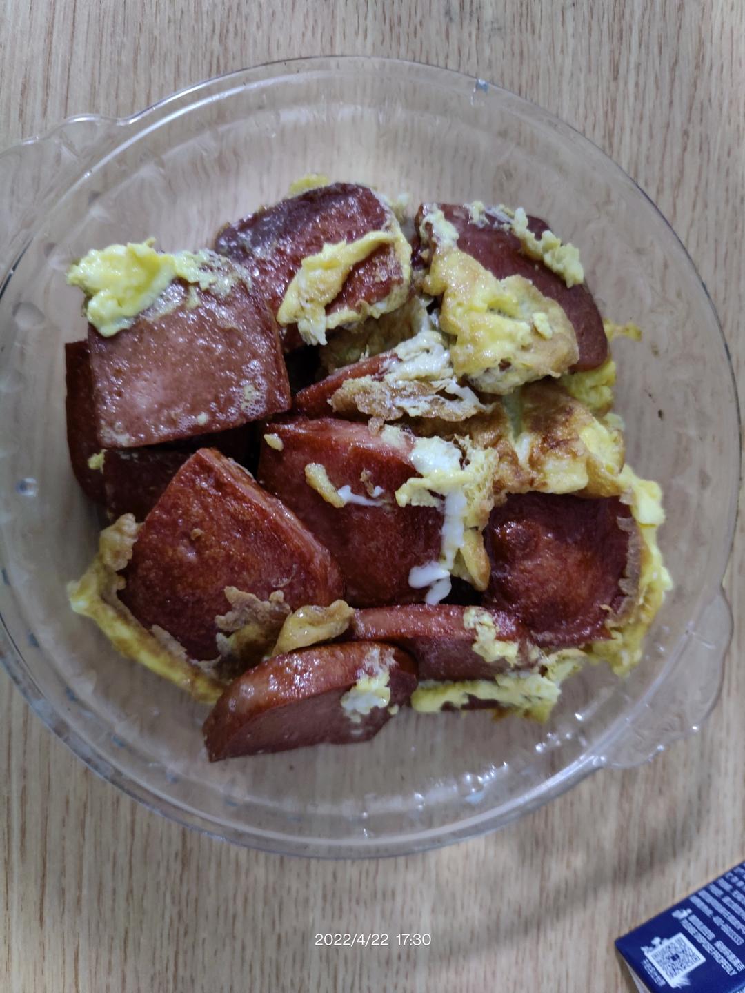 鸡蛋煎午餐肉
