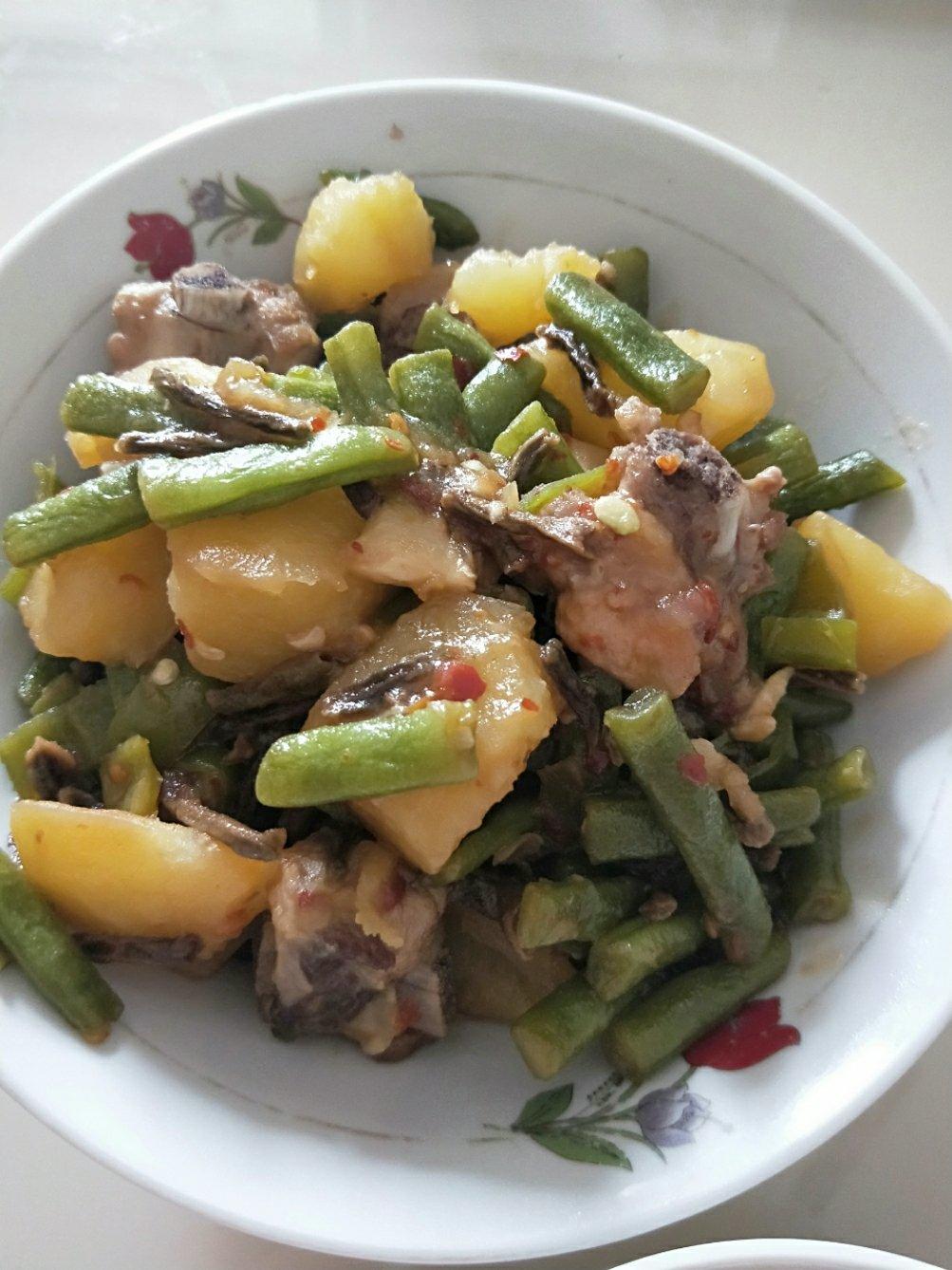 排骨炖土豆豆角
