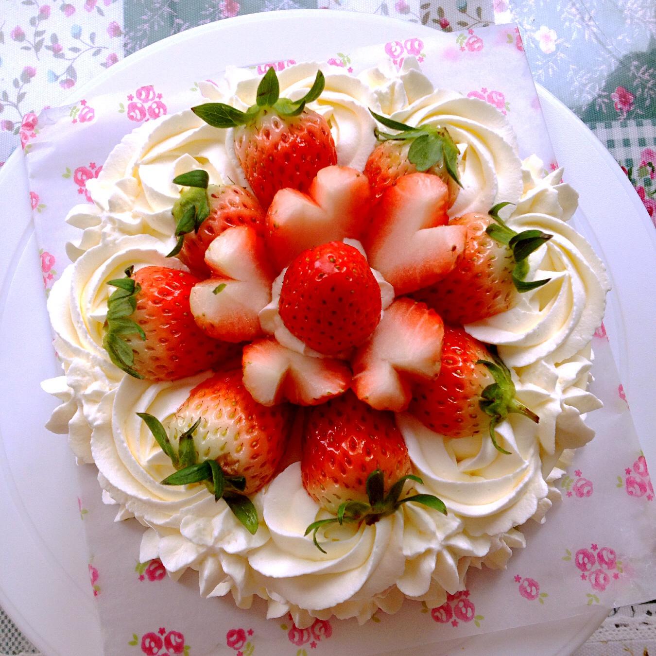 玫瑰草莓慕斯蛋糕