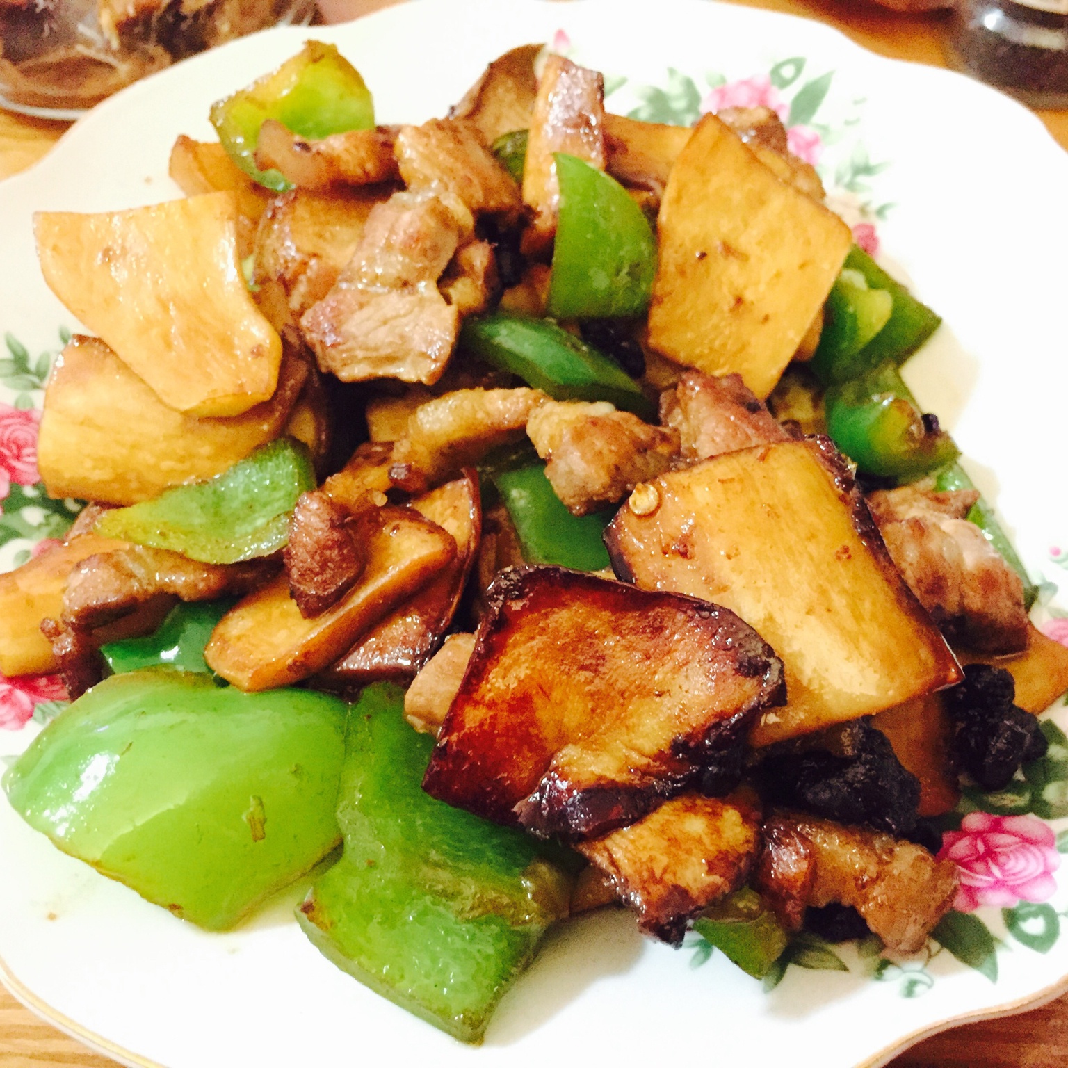 五花肉爆炒杏鲍菇