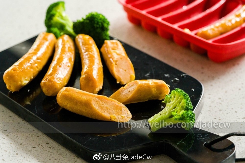 鸡肉玉米肠/黑椒猪肉QQ肠——微博八卦兔JadeCw的做法