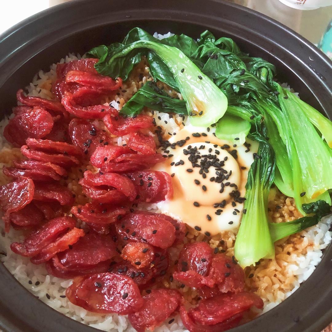 《广式腊肠砂锅煲仔饭》