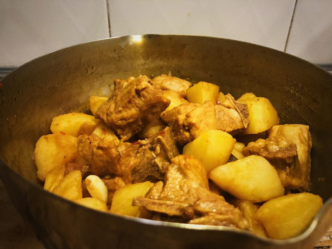 土豆炖鸡块