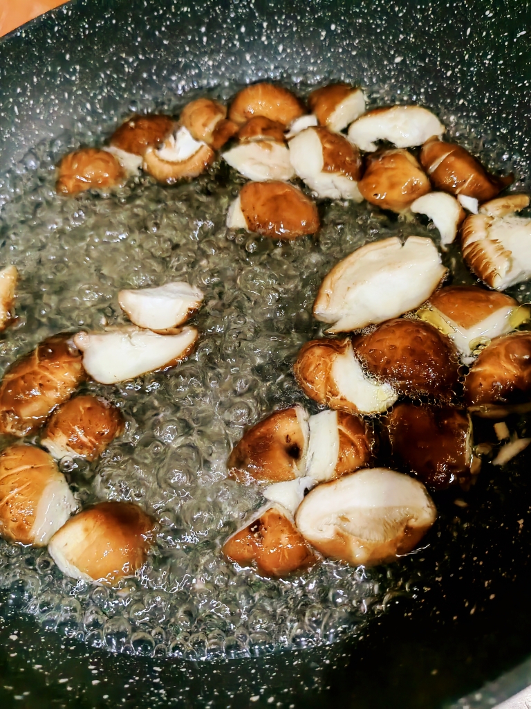 香菇西葫芦（角瓜）小炒的做法 步骤5