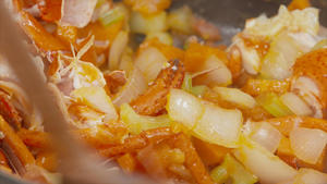 龙虾浓汤与香煎虾段，鲜美不浪费的做法 步骤4