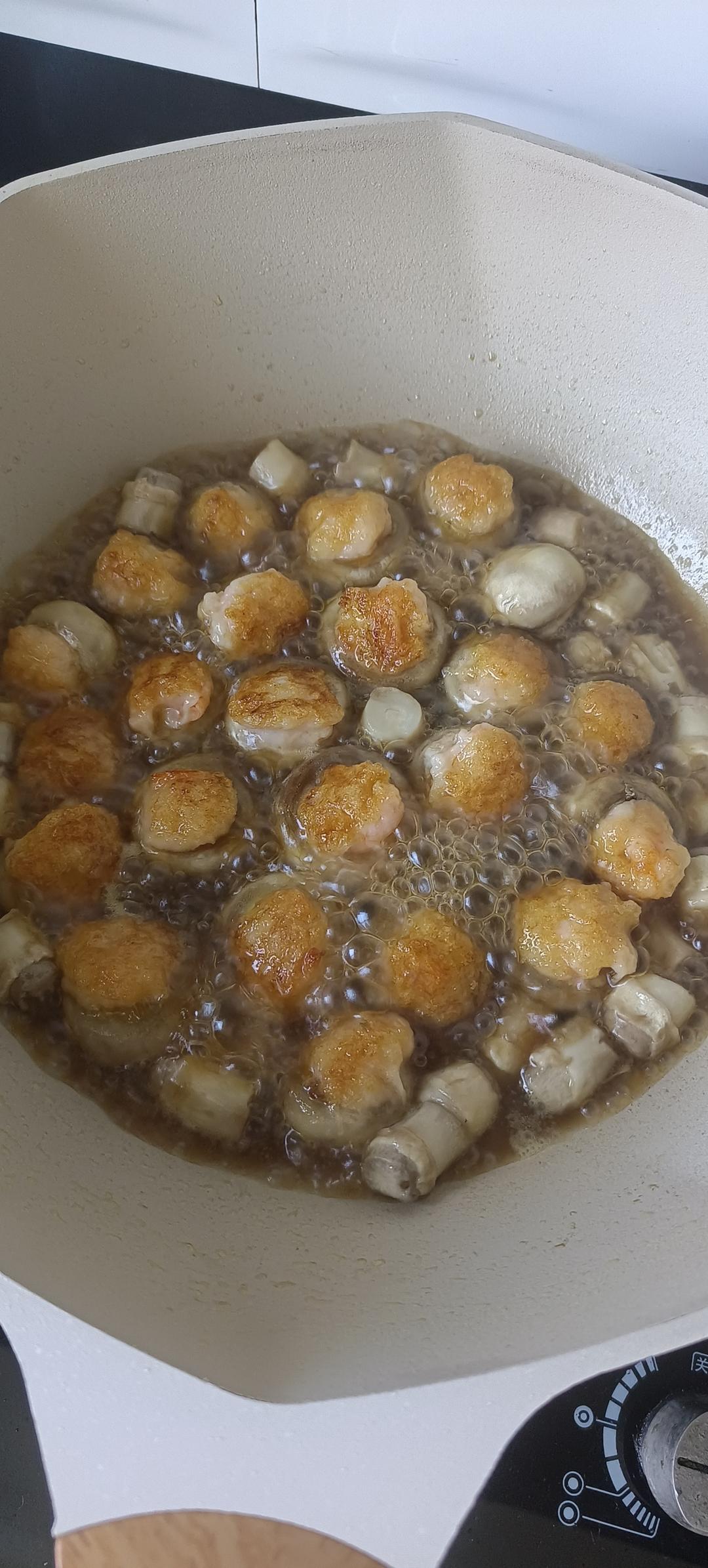 一口爆汁的虾滑酿口蘑