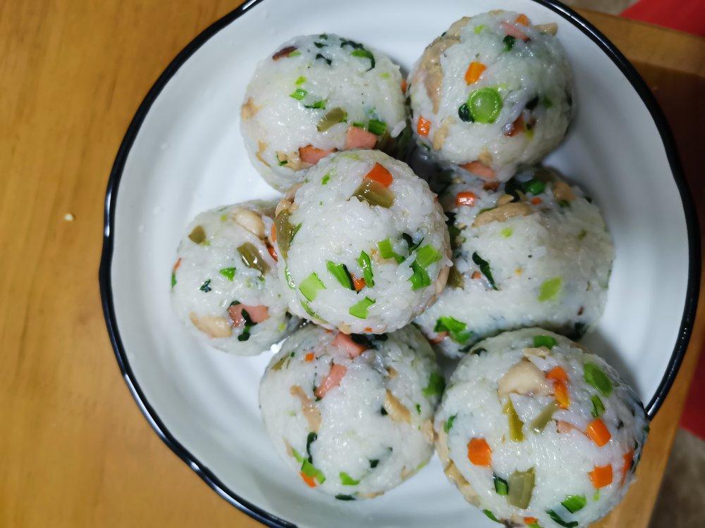 小盆友超爱的肉松饭团子