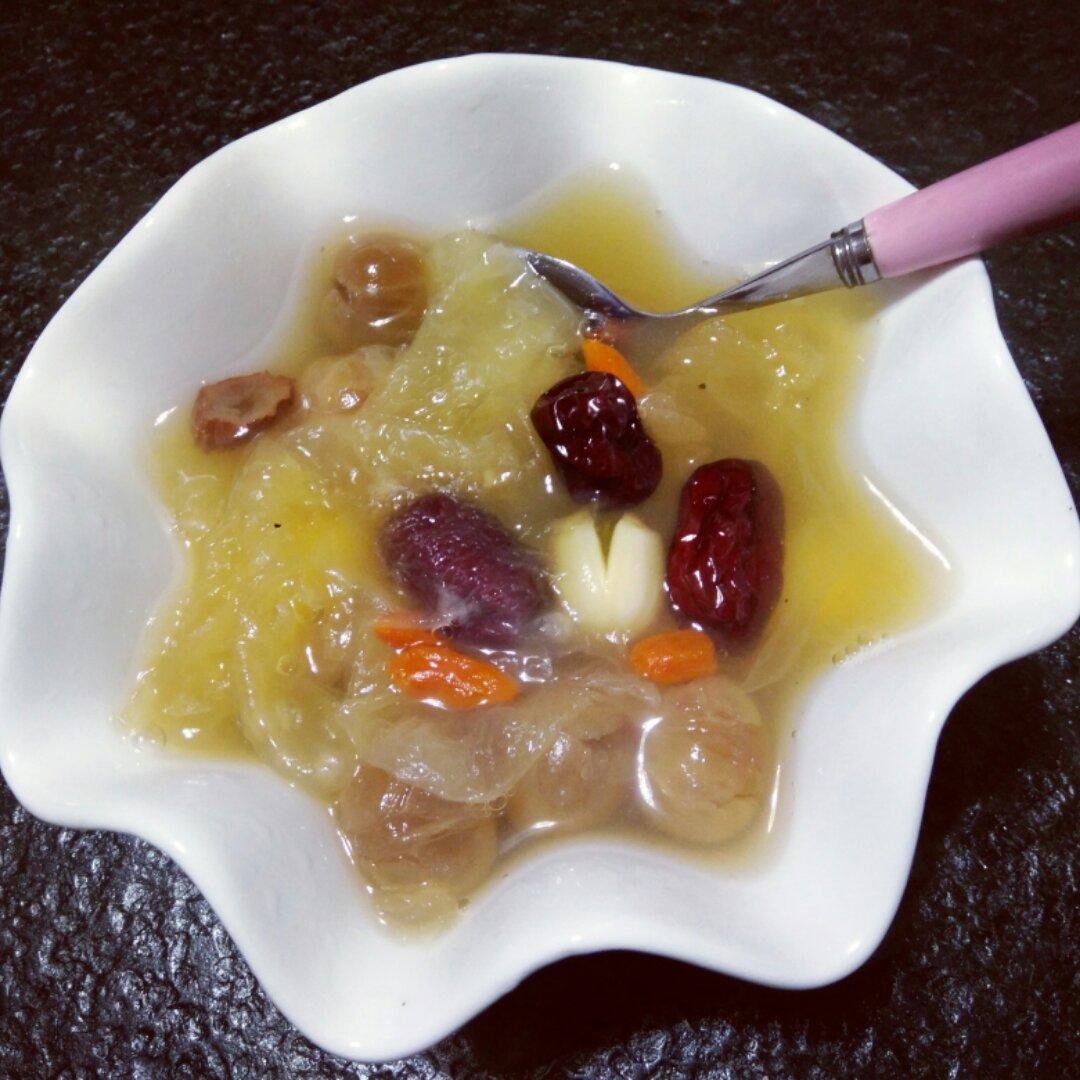 满满胶原蛋白的银耳汤